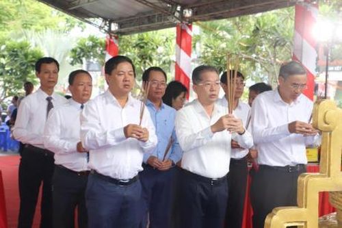 Lãnh đạo Thành phố Đà Nẵng dự Lễ tế vong linh các Anh hùng Nghĩa sĩ tại Nghĩa trủng Phước Ninh