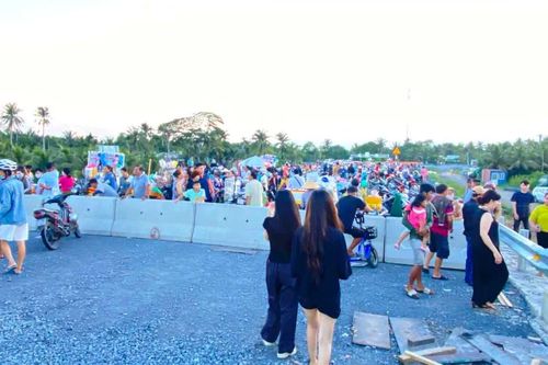 Chủ đầu tư 'kêu cứu' vì người dân 'xé rào' qua cầu Đại Ngãi 2