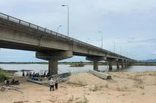 Sửa cầu Đà Rằng, một công nhân bị nước cuốn trôi
