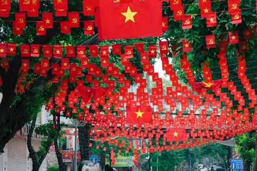 Thủ đô Hà Nội rực đỏ sắc cờ trước thềm 80 năm Quốc Khánh 2/9
