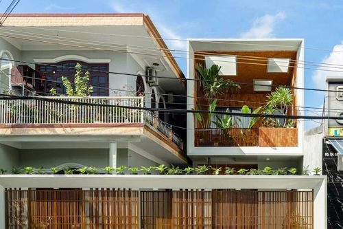 Nhà ống lạ mắt với khoảng sân 'đóng khung' cả vùng trời