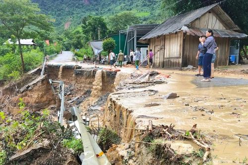 Nghệ An khắc phục 10 tuyến quốc lộ và đường tỉnh bị hư hỏng do mưa lũ