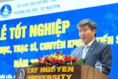 Trường ĐH Tây Nguyên trao bằng tốt nghiệp cho hơn 1.500 sinh viên