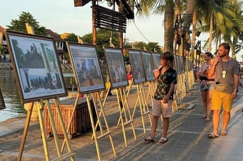 Thông điệp về tinh thần nhân văn, đoàn kết và hội nhập qua triển lãm ảnh 'Sắc tộc - Niềm tin và Di sản'