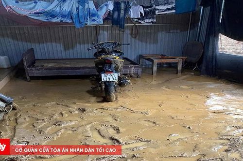Lũ quét bất ngờ, vùng lòng hồ Bản Vẽ oằn mình khắc phục