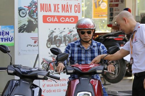 Xe máy điện 'hot' như Honda SH, đại lý đẩy giá bán chênh cao