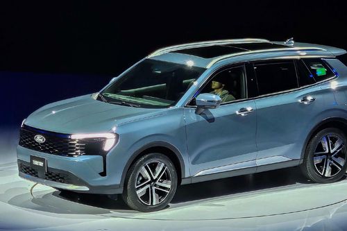 Giá tăng nhẹ và nhiều nâng cấp, Ford Territory 2025 gây áp lực cho Mazda CX-5