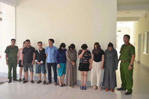 Triệt xóa ổ nhóm đánh 'phỏm', bắt giữ 8 đối tượng