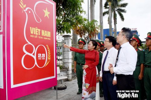 17 tác phẩm tranh cổ động được trao giải và triển lãm tại Nghệ An