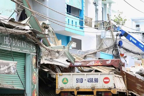 Tiếp tục phong tỏa hiện trường lò ép kính bị nổ tại Thành phố Hồ Chí Minh