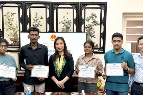 Đại học Cửu Long tặng học bổng toàn phần đầu tiên cho sinh viên Sri Lanka