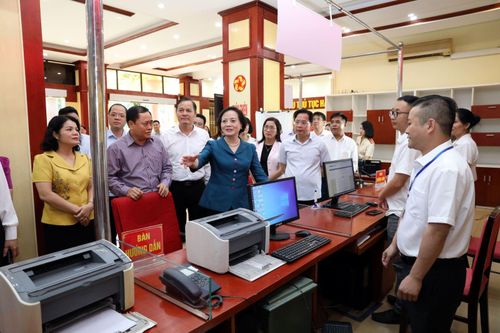 Bài 3: Tăng cường cán bộ để hỗ người dân