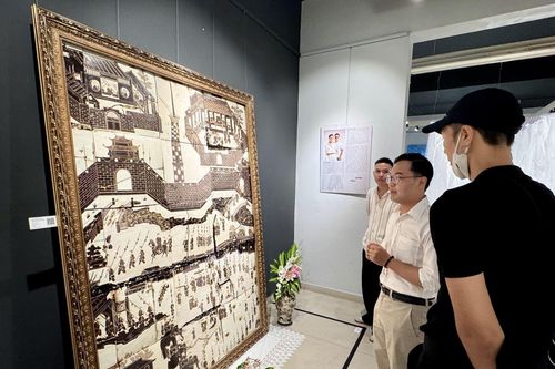 Tranh và gốm cùng 'kể chuyện' trong triển lãm 'Hiểu cảnh'