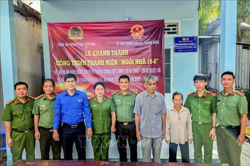 Trao Nhà 19/8 cho chiến sĩ, bảo vệ dân phố khó khăn về nhà ở