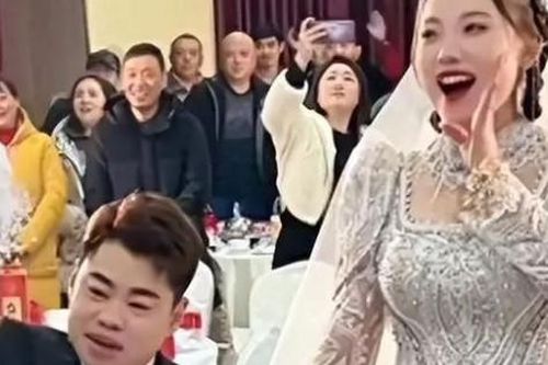 Chàng trai cao 1m28 cưới vợ cao 1m7, choáng với quà cưới giá trị 'khủng'
