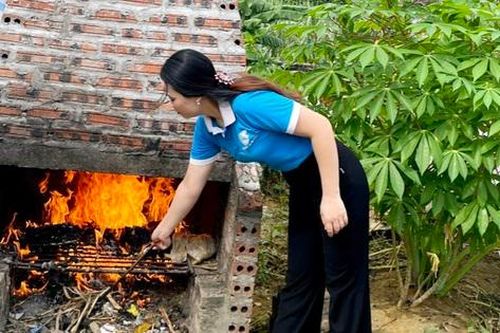 Nhân rộng mô hình 'Lò đốt rác hộ gia đình', góp phần xây dựng nông thôn mới