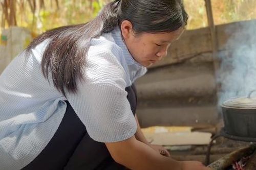 Giấc mơ gieo con chữ của cô học trò nghèo