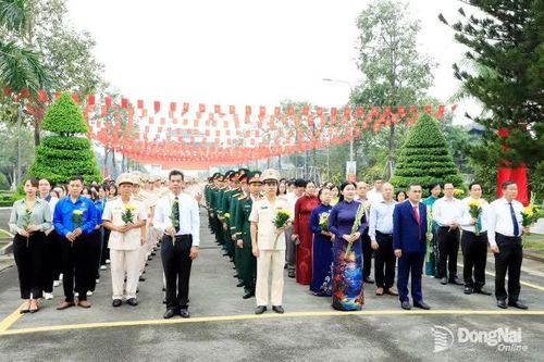 Lãnh đạo tỉnh Đồng Nai viếng Nghĩa trang Liệt sĩ tỉnh nhân kỷ niệm 80 năm Ngày truyền thống Công an nhân dân
