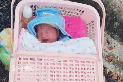 Bé gái sơ sinh bị bỏ rơi trước cổng công ty tại xã Trảng Bom