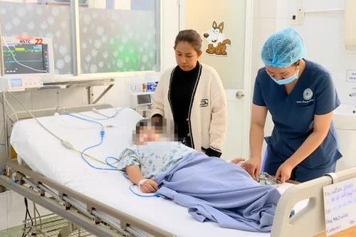 Trẻ sốc sốt xuất huyết nhập viện tăng