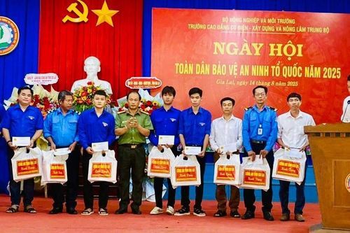 Trường CĐ Cơ điện-Xây dựng và Nông lâm Trung bộ tổ chức Ngày hội Toàn dân bảo vệ an ninh Tổ quốc