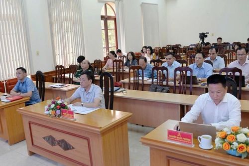Hội nghị báo cáo viên trung ương tháng 8