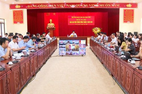Lào Cai tham dự Hội nghị Báo cáo viên Trung ương tháng 8