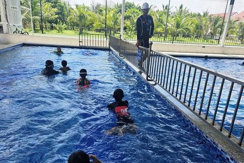 Từ kỹ năng bơi đến đường đua học đường