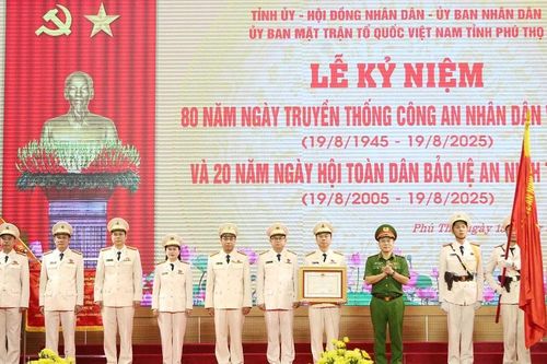 Lễ kỷ niệm 80 năm Ngày truyền thống CAND và 20 năm Ngày hội toàn dân bảo vệ ANTQ