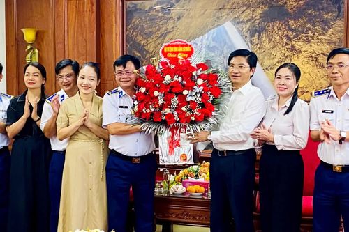 Bộ Tư lệnh Vùng Cảnh sát biển 2 chào xã giao Ban Tuyên giáo và Dân vận Tỉnh ủy Quảng Trị