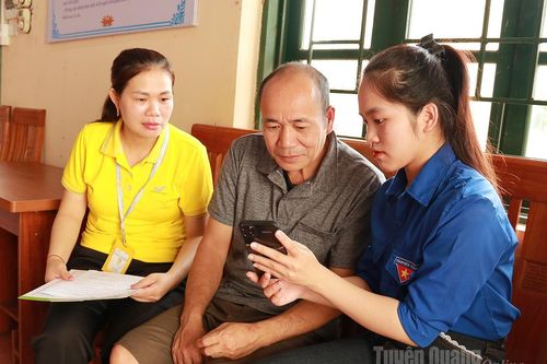 Từ diệt giặc dốt đến bình dân học vụ số