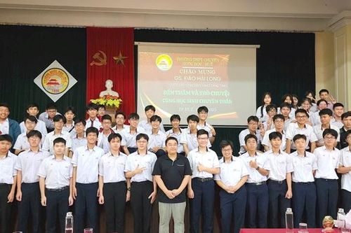 GS. Đào Hải Long truyền cảm hứng toán học cho học sinh