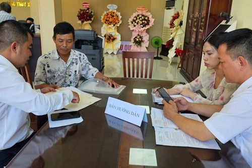 Rà soát số lượng, chất lượng cán bộ, công chức, viên chức cấp xã
