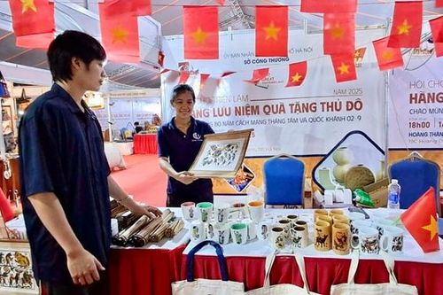 100 gian hàng tham gia Hội chợ quà tặng Thủ đô 2025 thúc đẩy phát triển làng nghề