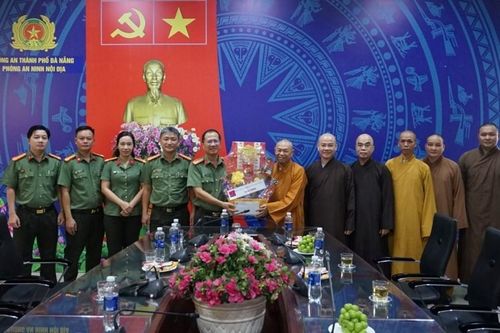 Ban Trị sự GPHGVN TP.Đà Nẵng thăm, chúc mừng Ngày truyền thống Công an Nhân dân Việt Nam 19-8