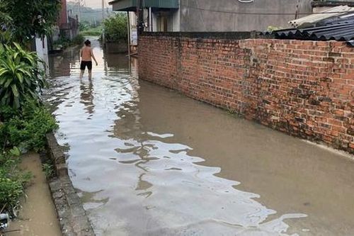 Quảng Ninh: Gần chục hộ dân ở phường Uông Bí khốn khổ vì ngập úng