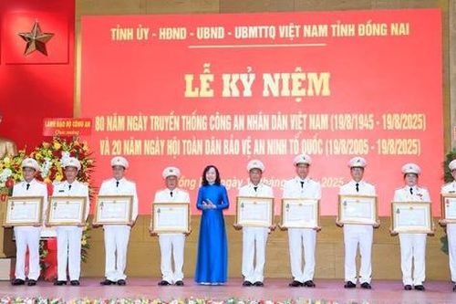 Công an Đồng Nai được Chủ tịch nước, Thủ tướng Chính phủ trao tặng huân chương, bằng khen