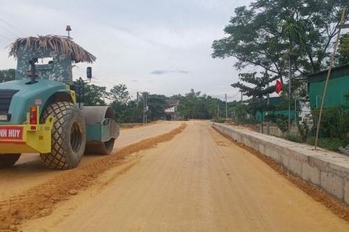 Vướng mặt bằng, máy móc phải nằm chờ ở các công trình trọng điểm Hà Tĩnh