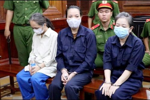 Hoãn phiên tòa xét xử nhóm 'ác mẫu' Mái ấm Hoa Hồng