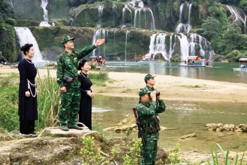 Giữ vững thế trận lòng dân