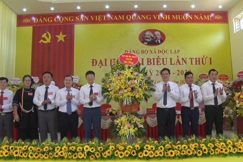 Phó Bí thư Thường trực Tỉnh ủy Vũ Hồng Quang dự Đại hội đại biểu Đảng bộ xã Độc Lập lần thứ I, nhiệm kỳ 2025 - 2030
