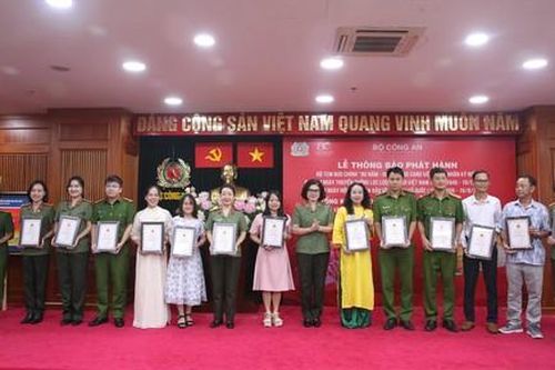 Trao giải sáng tác truyện ngắn và ký 'CAND - 80 năm xây dựng, chiến đấu và trưởng thành'