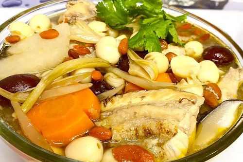 Cách làm gà hầm ngũ quả bổ dưỡng đơn giản