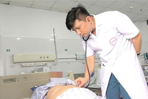 Sốt cao hơn 1 năm, sụt 18kg, ra nước ngoài khám không tìm ra nguyên nhân