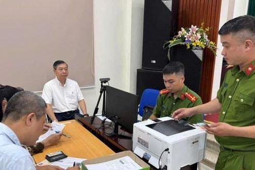 Đổi thẻ đảng viên gắn chip: Đống Đa làm việc 3 ca mỗi ngày