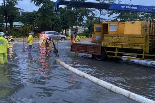 Hà Nội: Ứng trực xử lý ngập nước do mưa lớn trong đêm