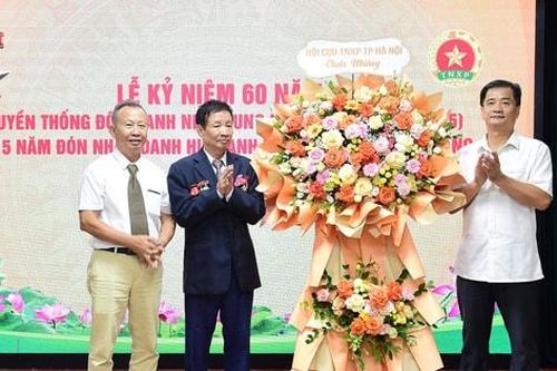 Đội Thanh niên xung phong K53 gặp mặt nhân Ngày truyền thống