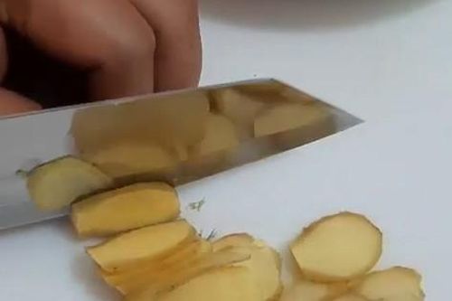 5 cách pha nước gừng tươi ngon và dễ, nhất định phải uống trong tháng 'cô hồn' vì lý do sau