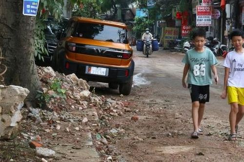 Hà Nội: Người dân khốn khổ vì đường Thanh Bình bị 'băm nát' sau hơn 1 năm thi công