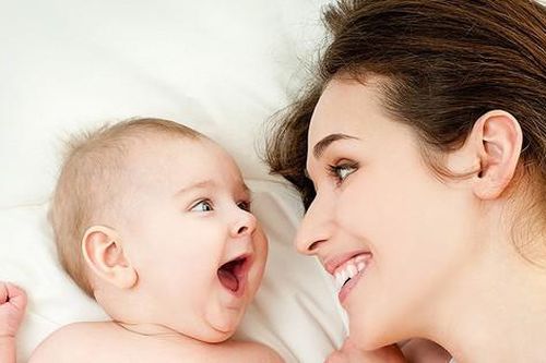 Sữa non là 'Món quà' đầu tiên mẹ tặng con, đừng để bé bỏ lỡ